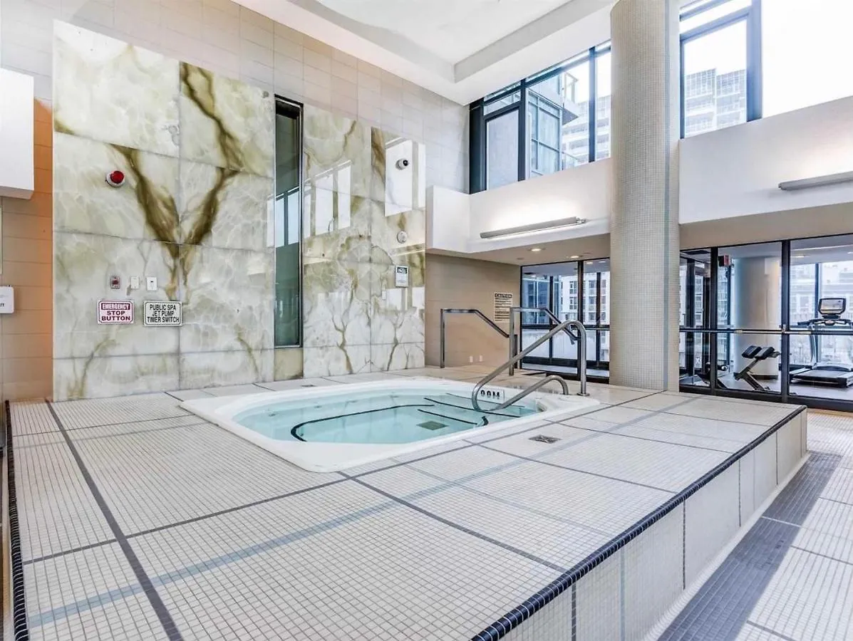 Downtown Toronto+Free Parking+Cn Tower Viewアパートメント 0*, トロント カナダ