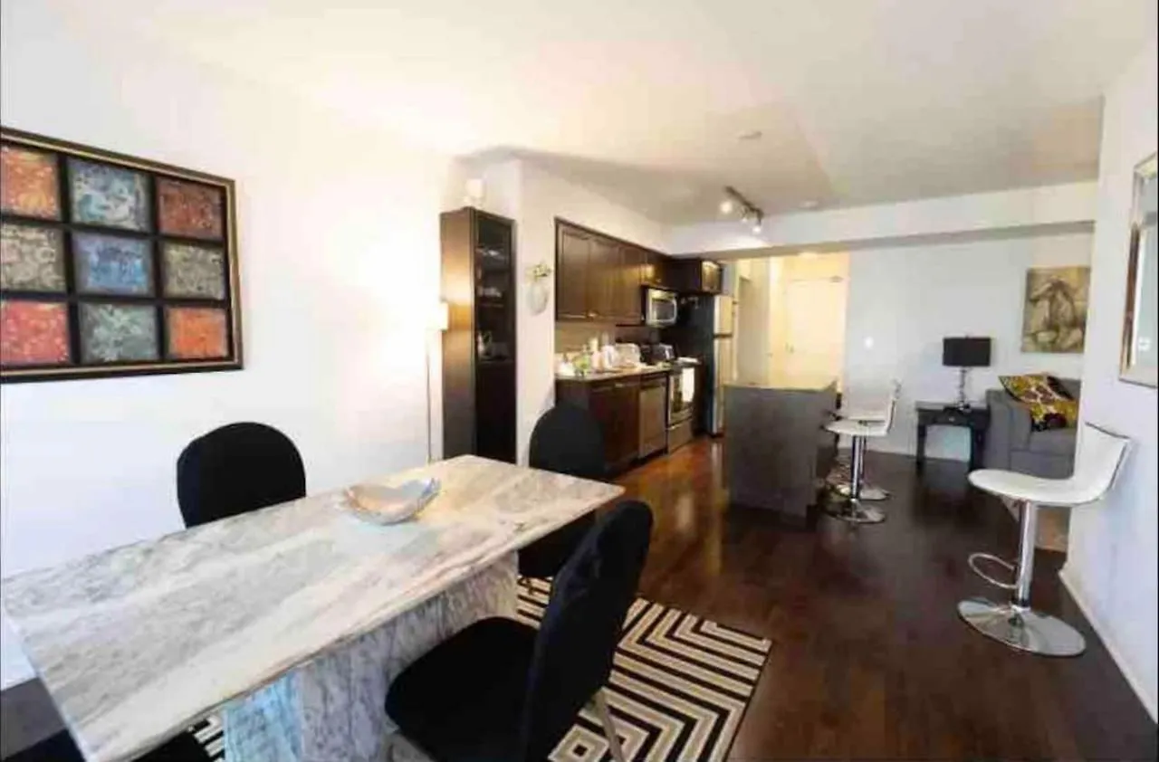 Downtown Toronto+Free Parking+Cn Tower Viewアパートメント 0*, トロント