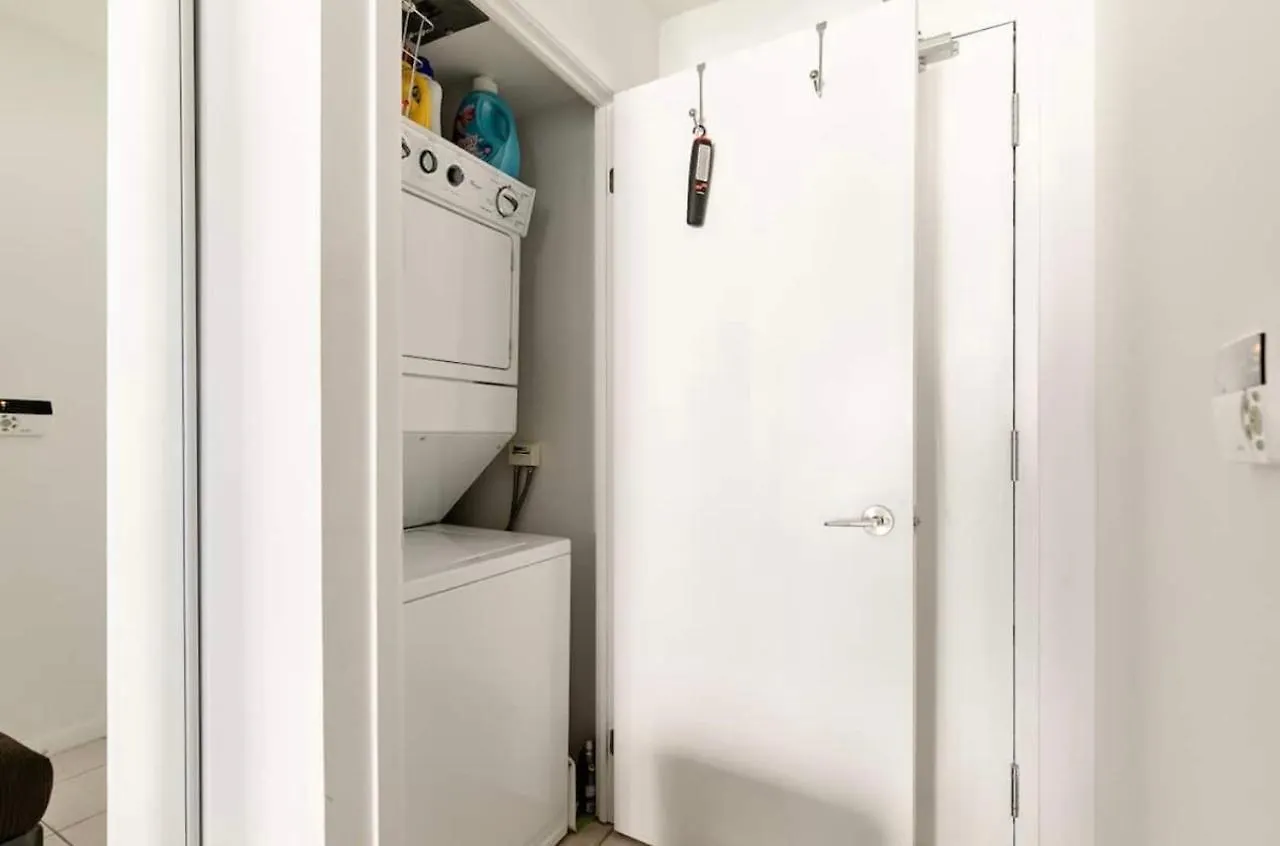 Downtown Toronto+Free Parking+Cn Tower Viewアパートメント